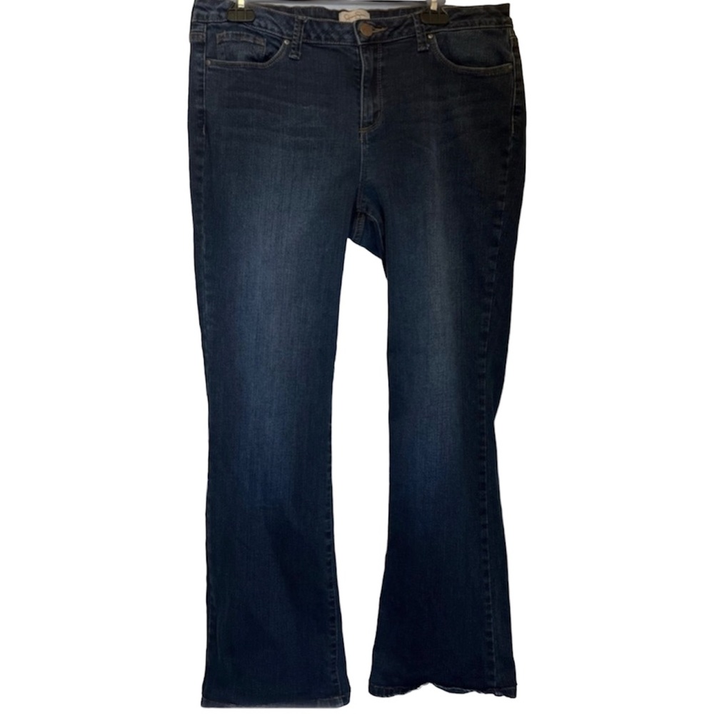 Jessica Simpson rockin curvy mid rise boot cut jeans